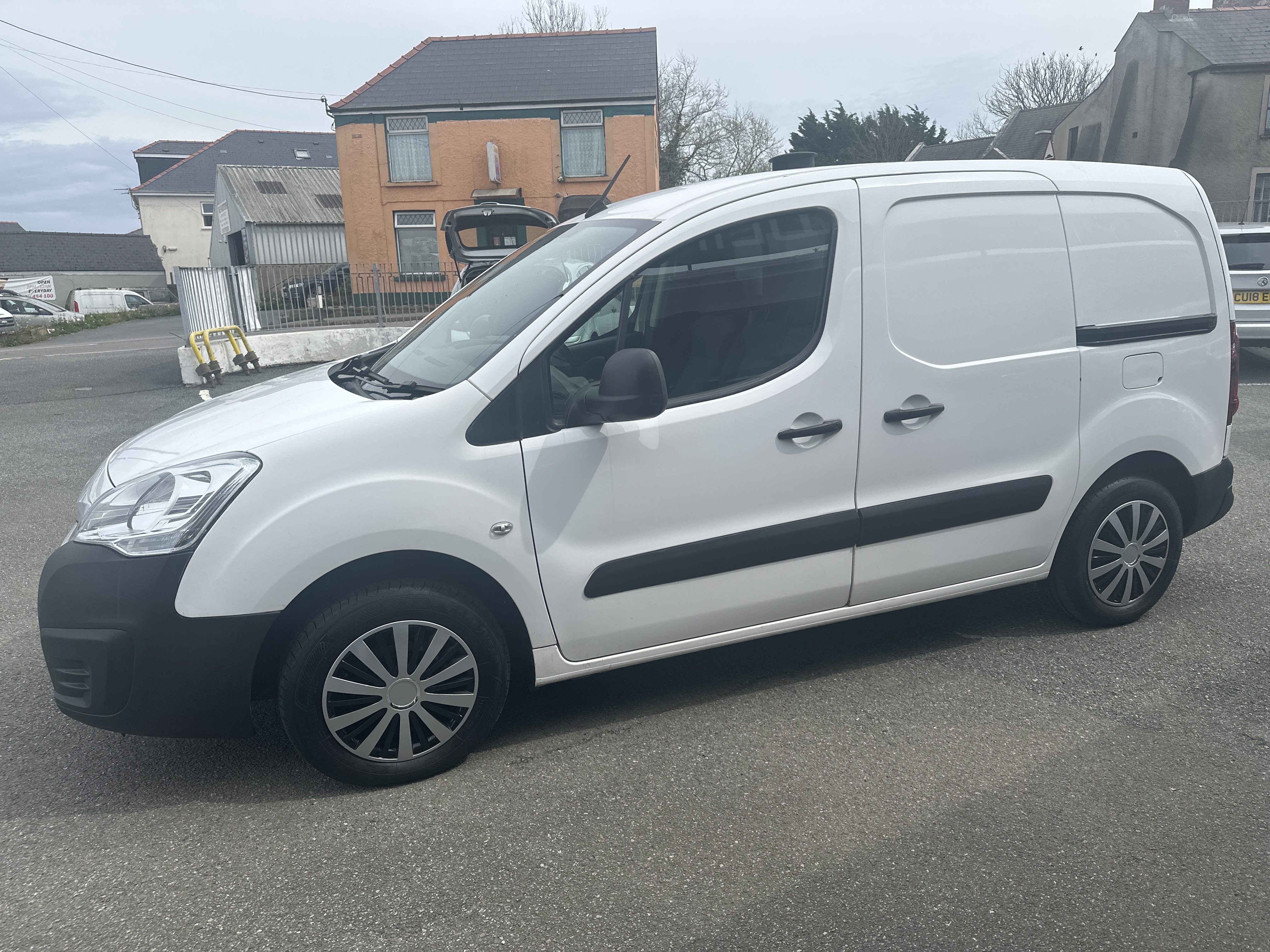 Peugeot PARTNER 850 PROFESSIONAL HDI for sale at Mike Howlin Motor Sales Pembrokeshire